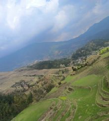 阳台出现可见裂缝或者轻微下沉时中度加固需要针对性补强